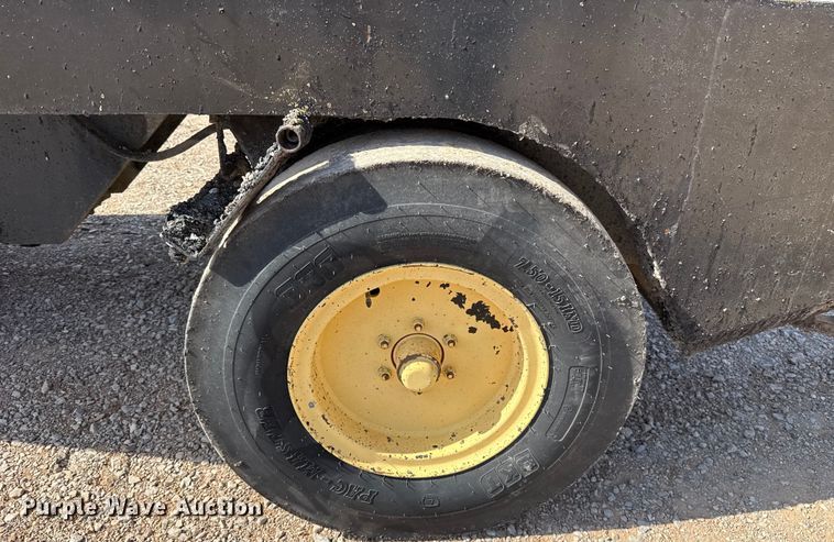 image for item ES5820 2007 Hypac C530AH pneumatic roller