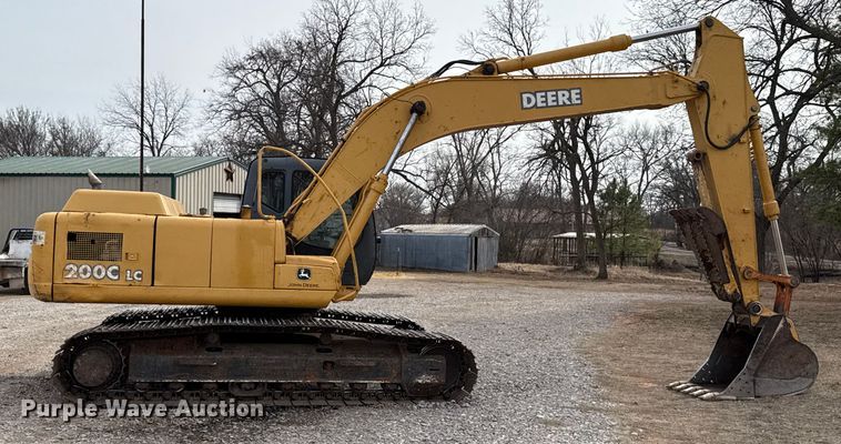 image for item ES5821 2006 John Deere 200C LC excavator