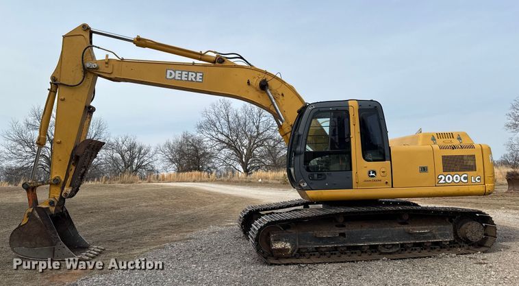image for item ES5821 2006 John Deere 200C LC excavator