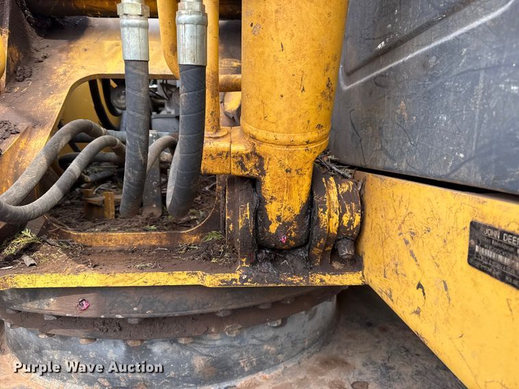 image for item ES5821 2006 John Deere 200C LC excavator