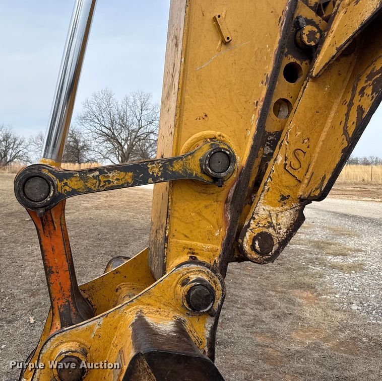 image for item ES5821 2006 John Deere 200C LC excavator