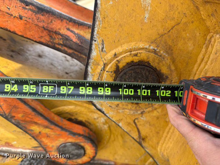 image for item ES5821 2006 John Deere 200C LC excavator