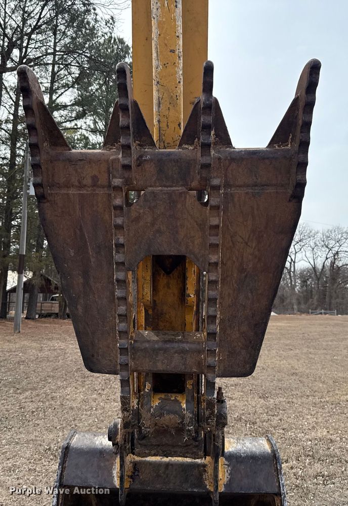 image for item ES5821 2006 John Deere 200C LC excavator