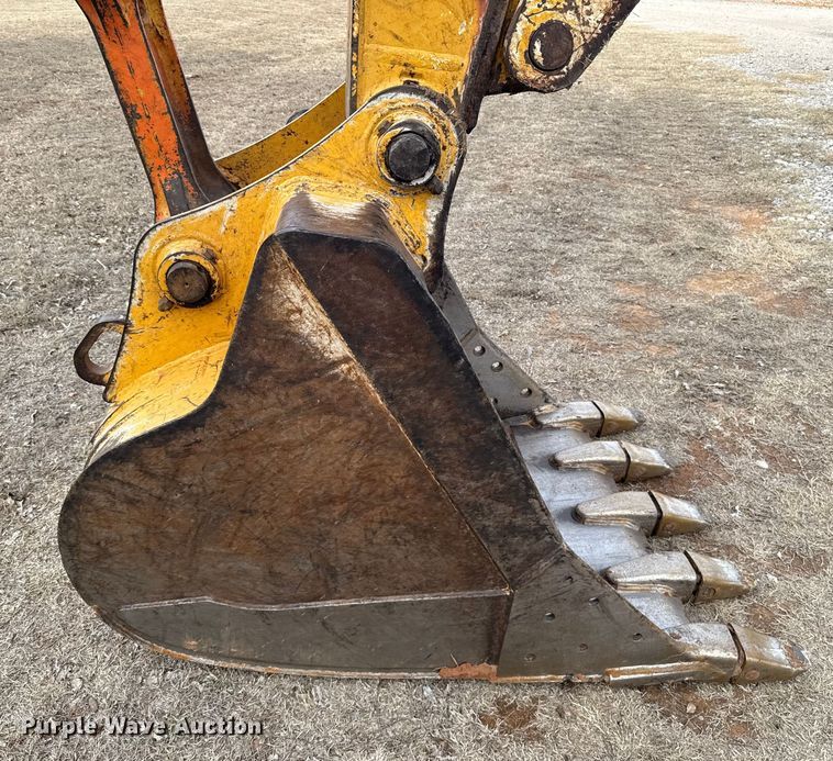 image for item ES5821 2006 John Deere 200C LC excavator