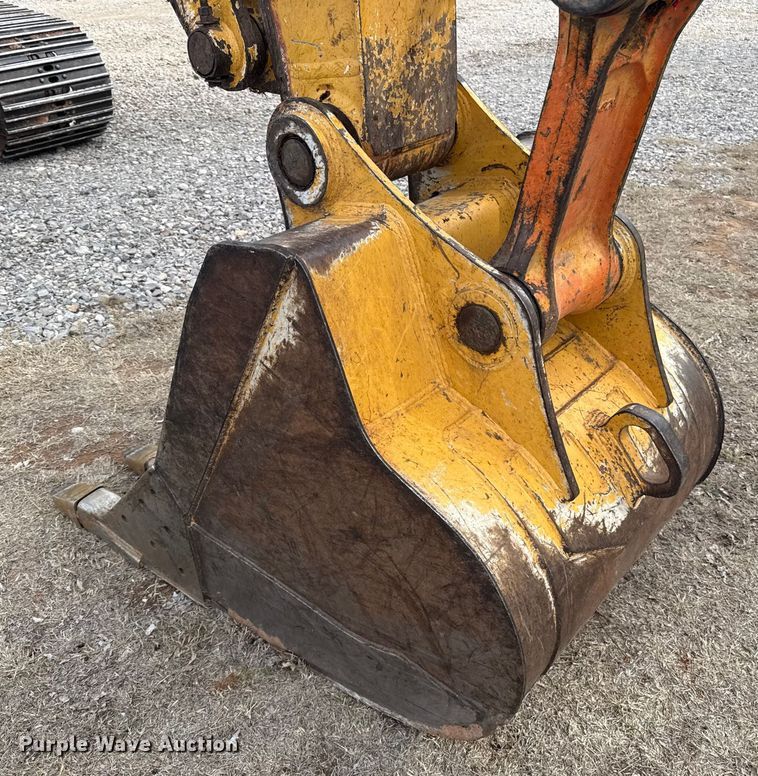 image for item ES5821 2006 John Deere 200C LC excavator