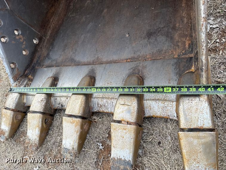 image for item ES5821 2006 John Deere 200C LC excavator