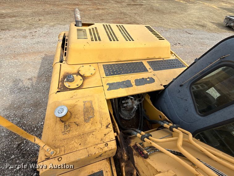 image for item ES5821 2006 John Deere 200C LC excavator