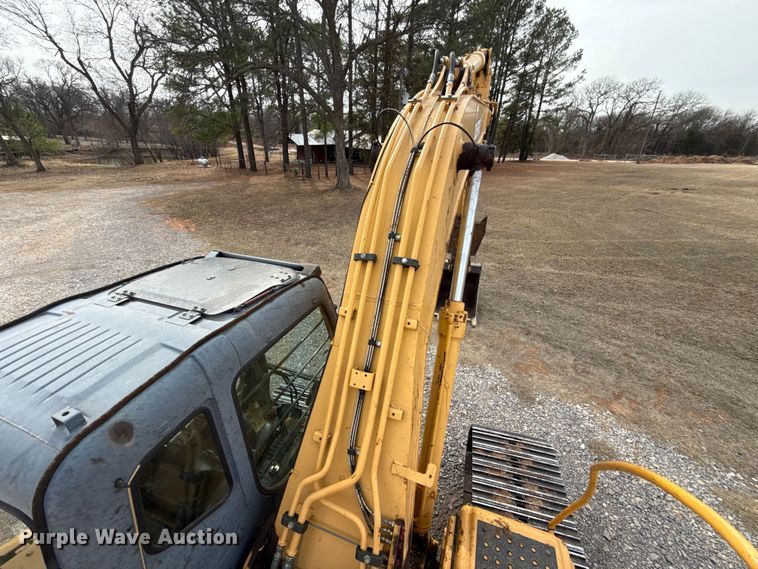 image for item ES5821 2006 John Deere 200C LC excavator