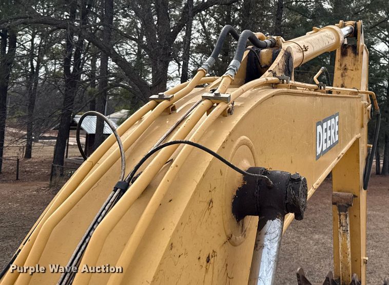 image for item ES5821 2006 John Deere 200C LC excavator