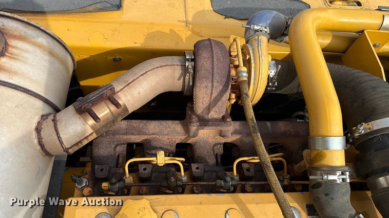 image for item ES5821 2006 John Deere 200C LC excavator