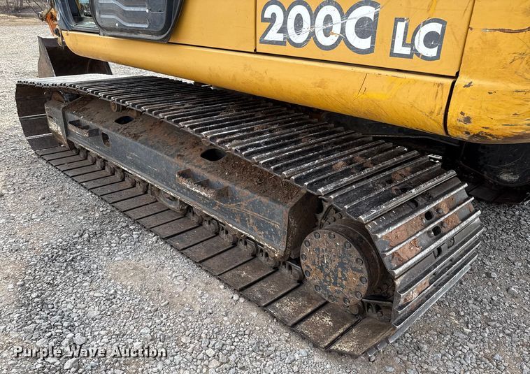 image for item ES5821 2006 John Deere 200C LC excavator
