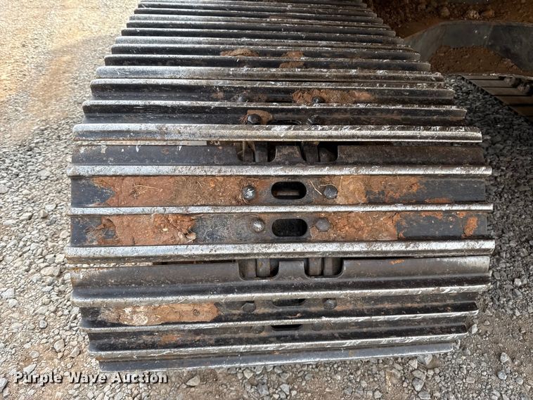 image for item ES5821 2006 John Deere 200C LC excavator