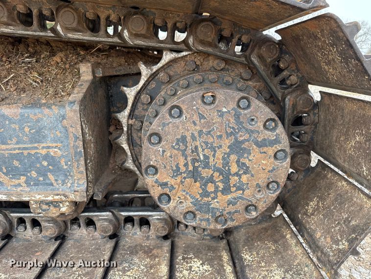 image for item ES5821 2006 John Deere 200C LC excavator