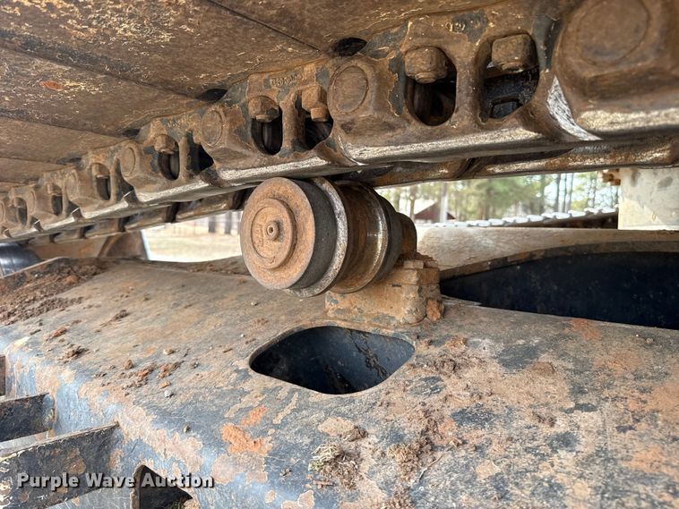 image for item ES5821 2006 John Deere 200C LC excavator