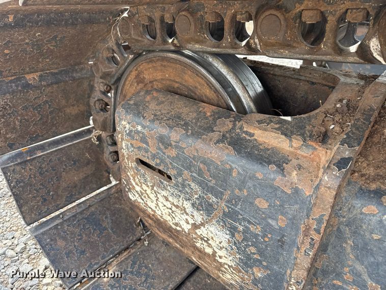 image for item ES5821 2006 John Deere 200C LC excavator