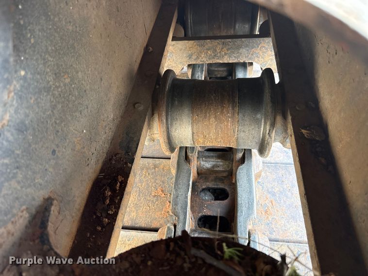 image for item ES5821 2006 John Deere 200C LC excavator