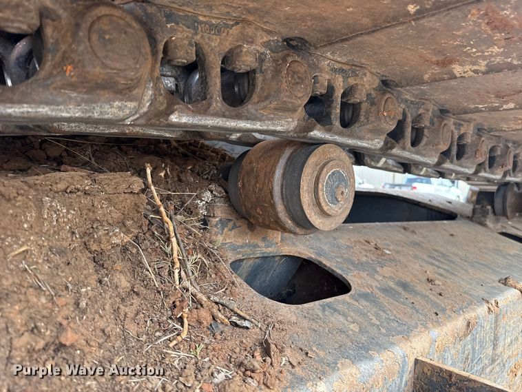 image for item ES5821 2006 John Deere 200C LC excavator