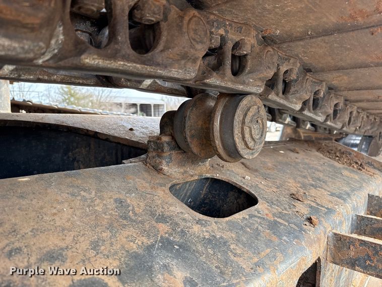 image for item ES5821 2006 John Deere 200C LC excavator