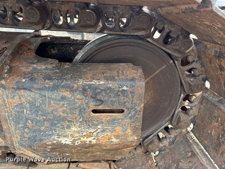 image for item ES5821 2006 John Deere 200C LC excavator