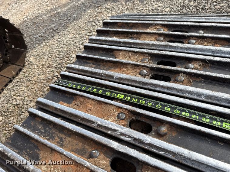 image for item ES5821 2006 John Deere 200C LC excavator