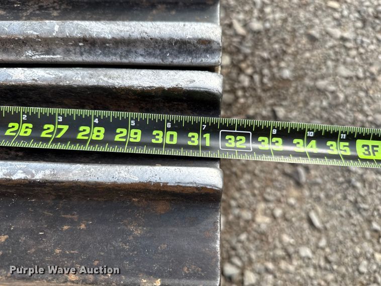 image for item ES5821 2006 John Deere 200C LC excavator