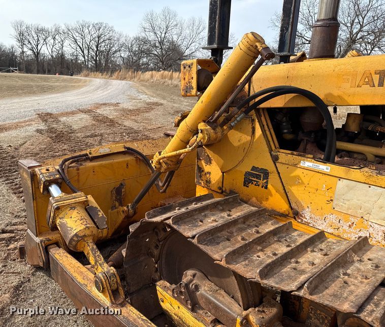 image for item ES5822 1976 Fiat-Allis 10-B bull dozer
