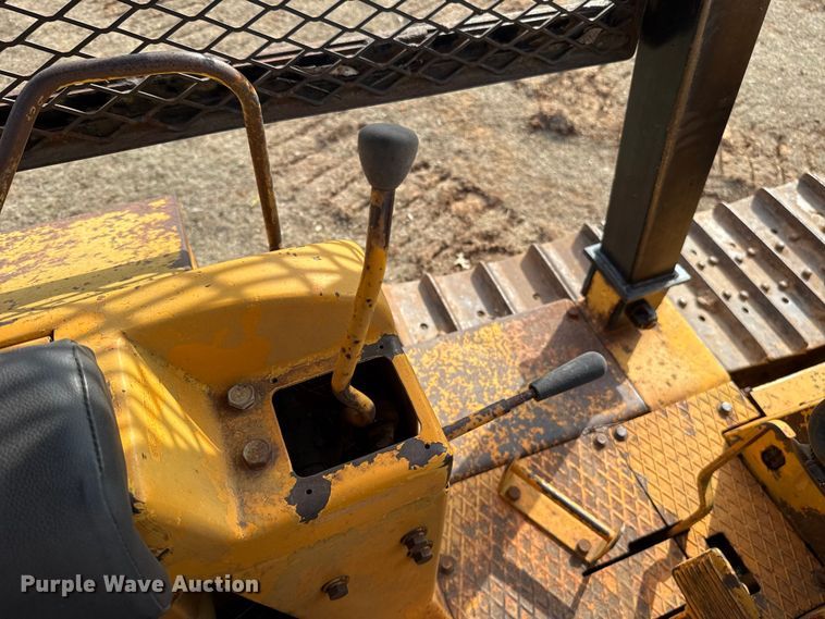 image for item ES5822 1976 Fiat-Allis 10-B bull dozer