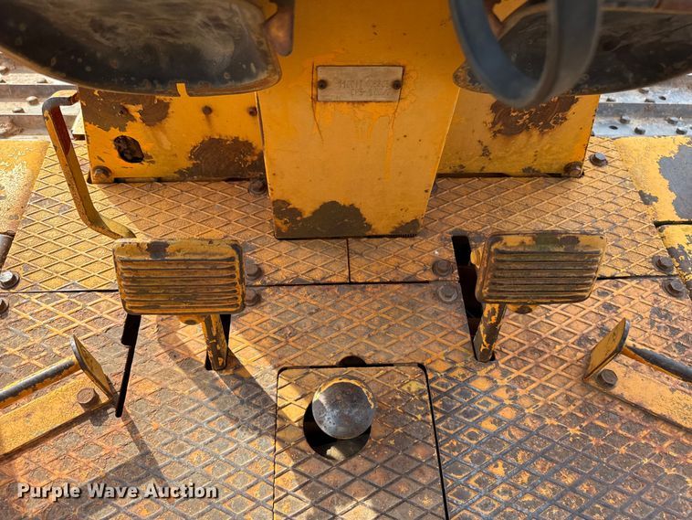 image for item ES5822 1976 Fiat-Allis 10-B bull dozer