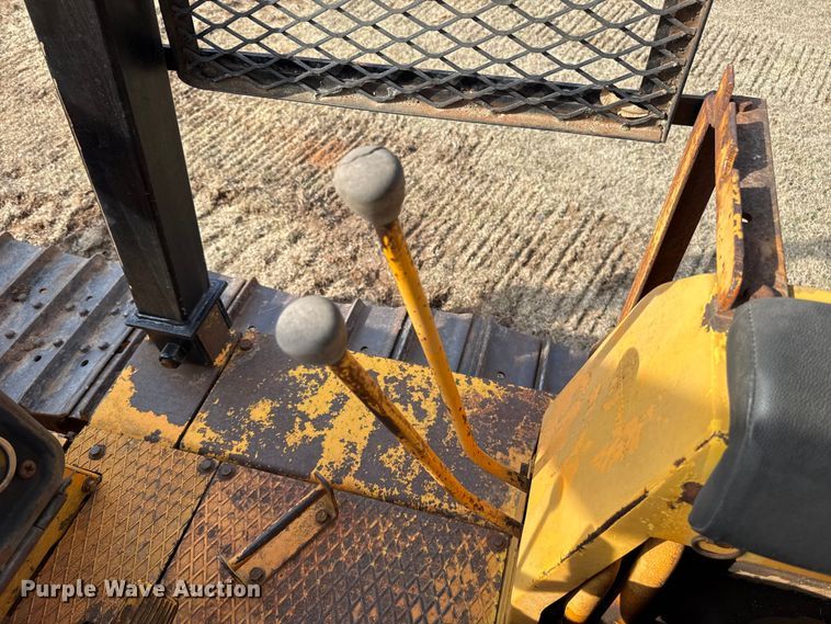 image for item ES5822 1976 Fiat-Allis 10-B bull dozer