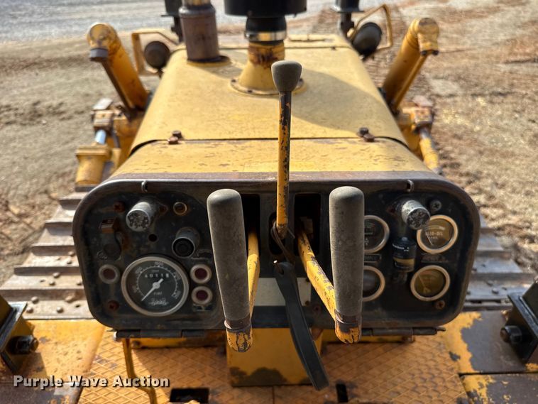 image for item ES5822 1976 Fiat-Allis 10-B bull dozer