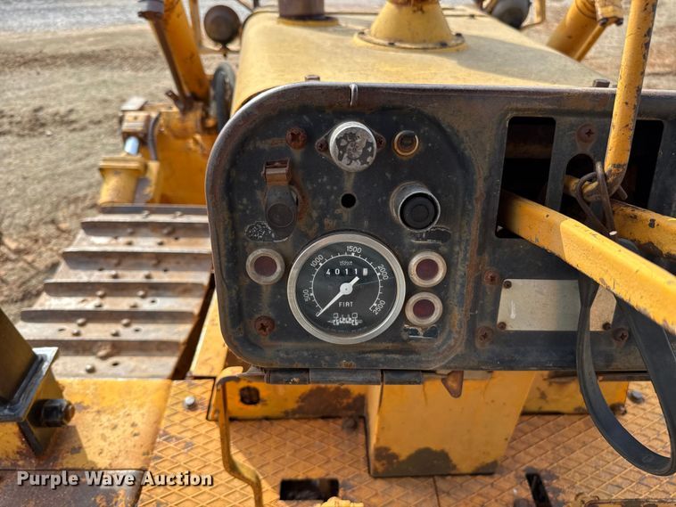 image for item ES5822 1976 Fiat-Allis 10-B bull dozer