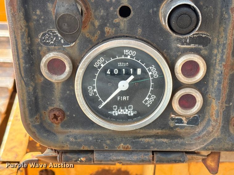 image for item ES5822 1976 Fiat-Allis 10-B bull dozer