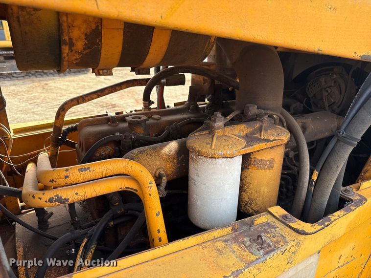 image for item ES5822 1976 Fiat-Allis 10-B bull dozer