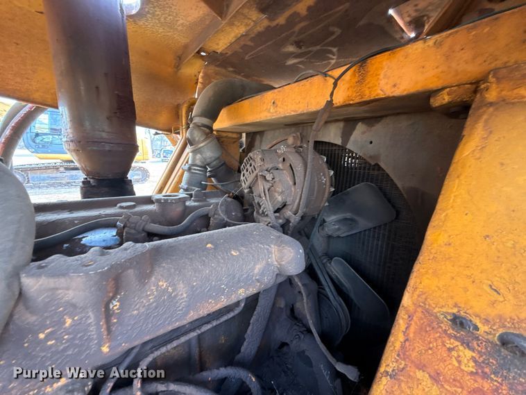 image for item ES5822 1976 Fiat-Allis 10-B bull dozer