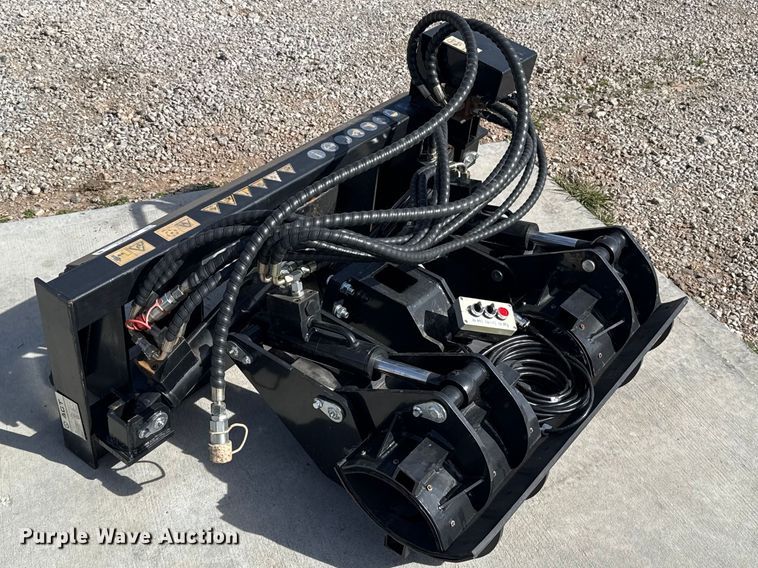 image for item ES5878 2025 AGT SSPOC skid steer pole clamp