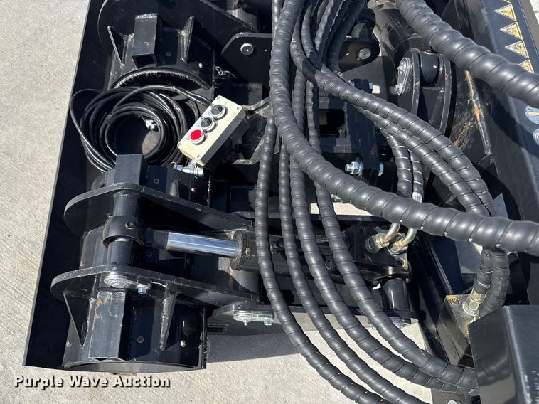 image for item ES5878 2025 AGT SSPOC skid steer pole clamp