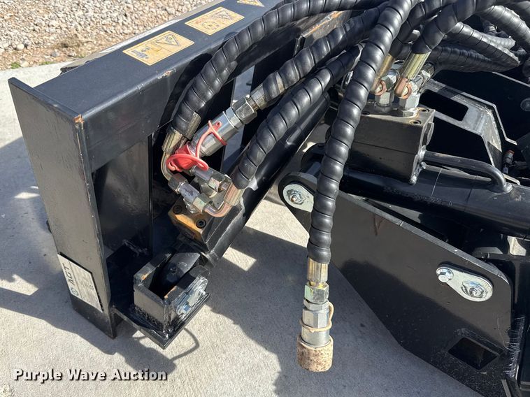 image for item ES5878 2025 AGT SSPOC skid steer pole clamp