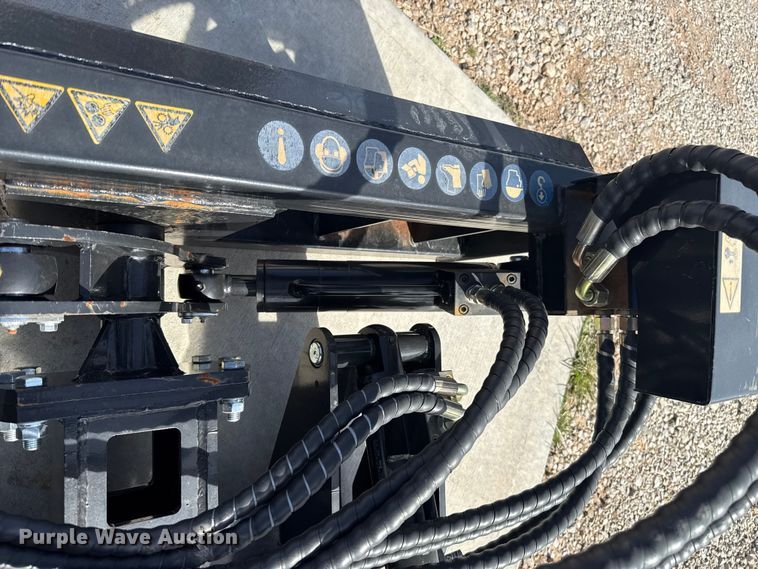 image for item ES5878 2025 AGT SSPOC skid steer pole clamp