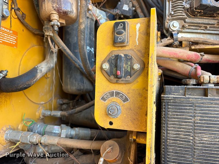 image for item ES8551 2015 John Deere 850K WLT dozer