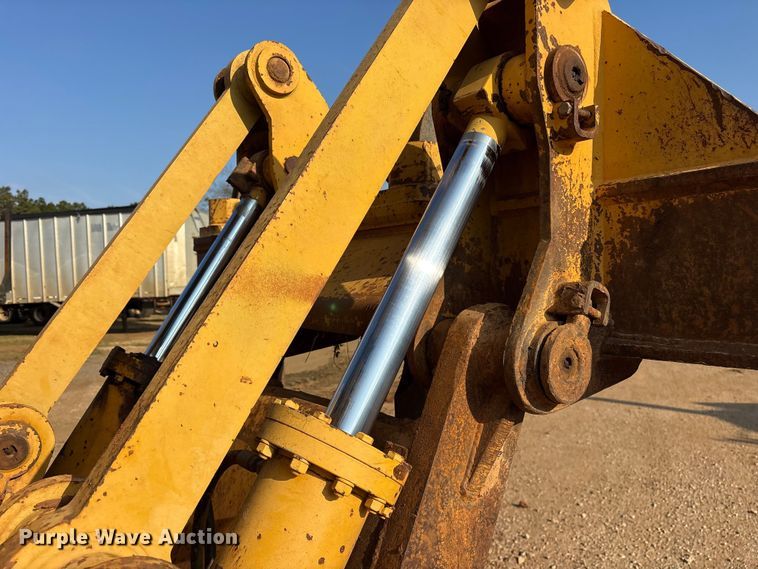 image for item ES8551 2015 John Deere 850K WLT dozer