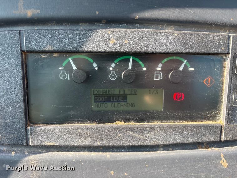 image for item ES8551 2015 John Deere 850K WLT dozer