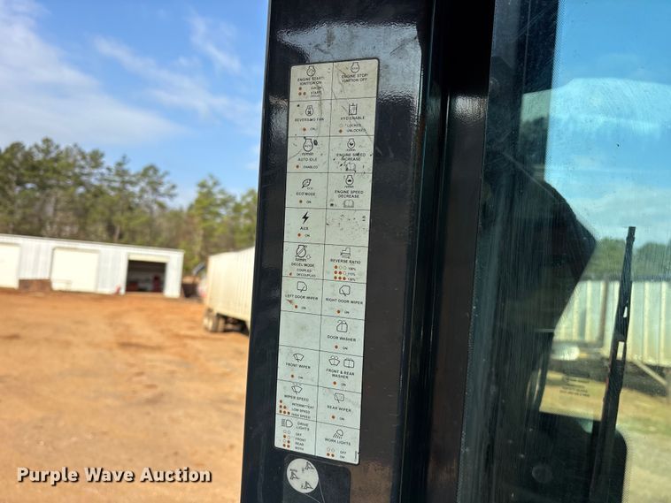 image for item ES8551 2015 John Deere 850K WLT dozer