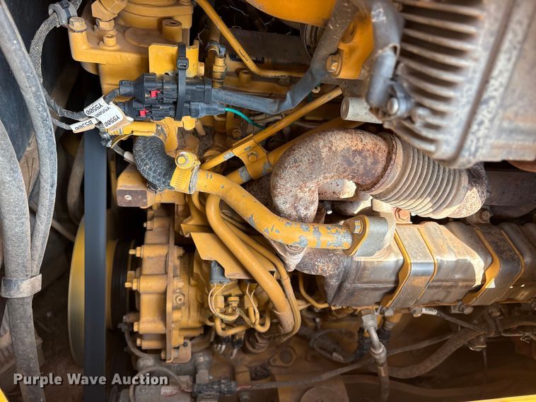 image for item ES8551 2015 John Deere 850K WLT dozer