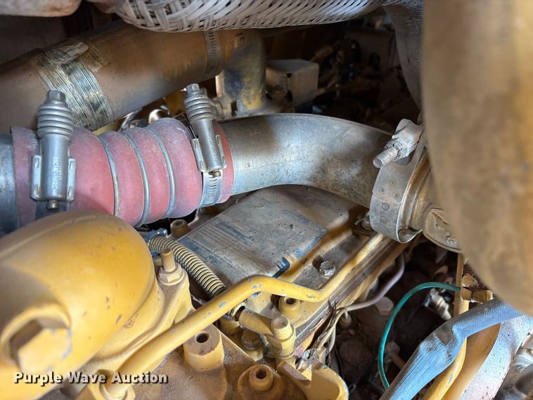 image for item ES8551 2015 John Deere 850K WLT dozer