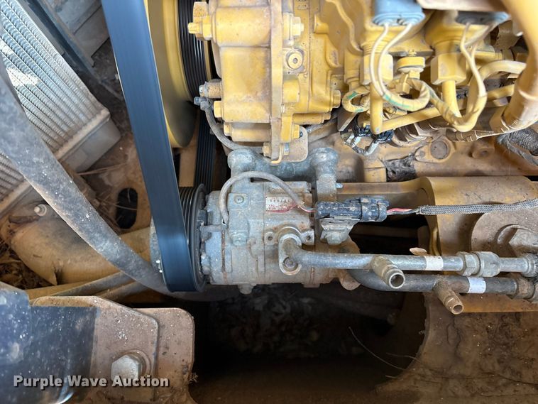 image for item ES8551 2015 John Deere 850K WLT dozer