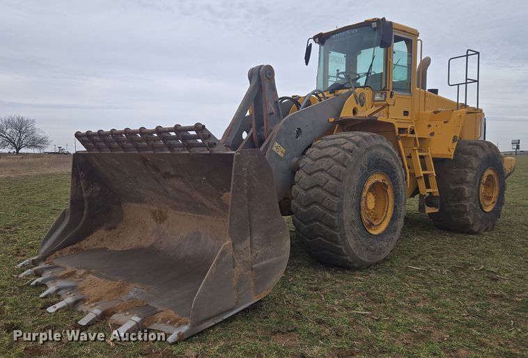 image for item ET1277 2004 Volvo L220E wheel loader