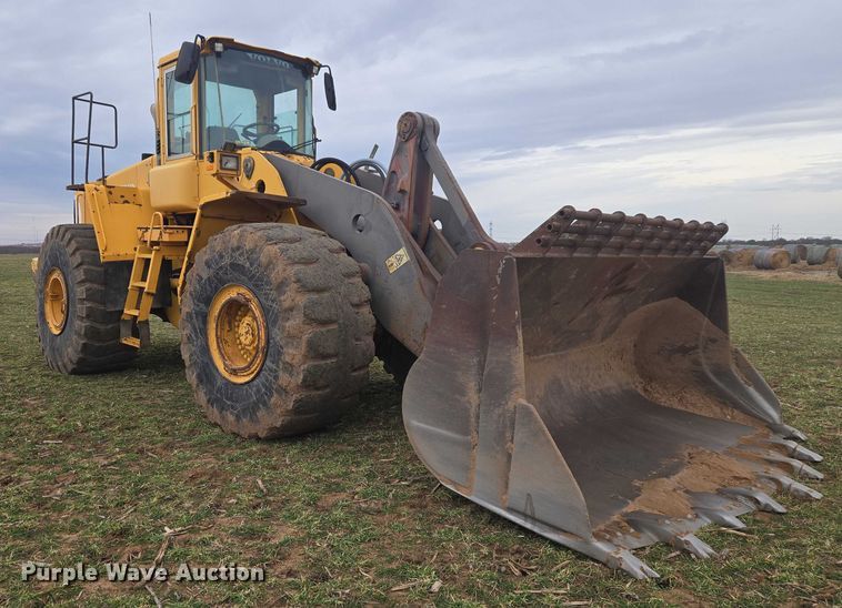 image for item ET1277 2004 Volvo L220E wheel loader