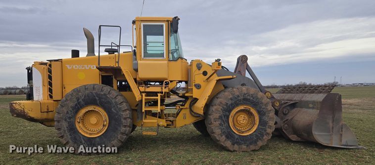 image for item ET1277 2004 Volvo L220E wheel loader