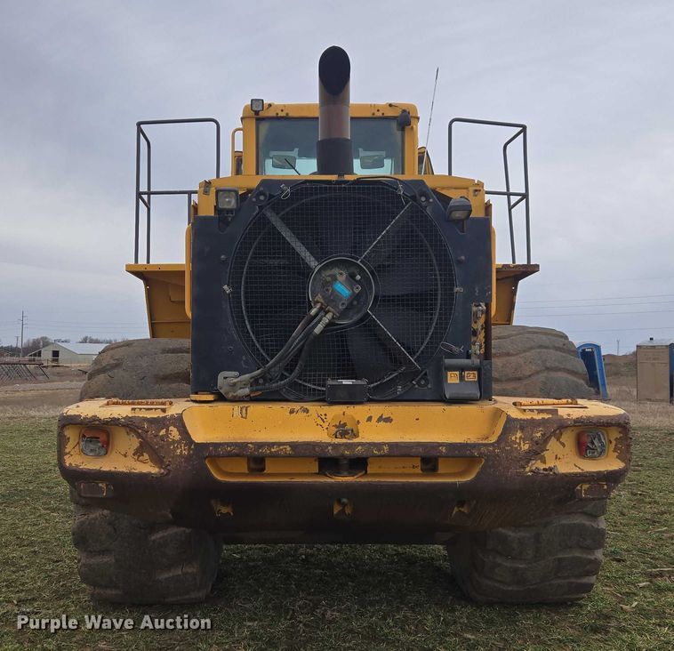 image for item ET1277 2004 Volvo L220E wheel loader