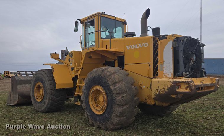 image for item ET1277 2004 Volvo L220E wheel loader